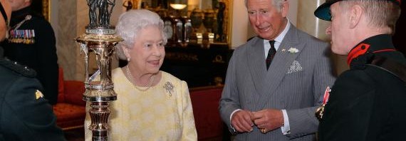 regina elisabeta printul charles