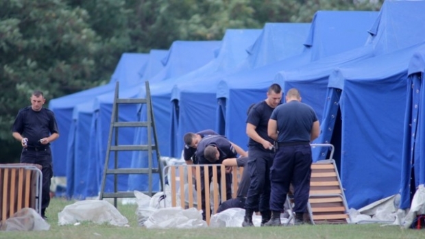 violence Awkward Relaxing Corturi pentru refugiații din România, lângă granița cu Serbia