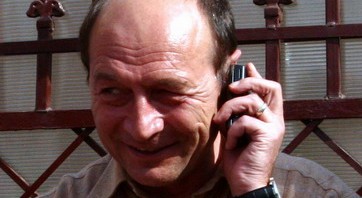basescu telefon