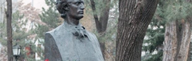 bust eminescu