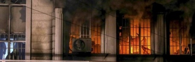 ambasada incendiata