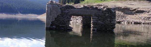 biserica de sub lac
